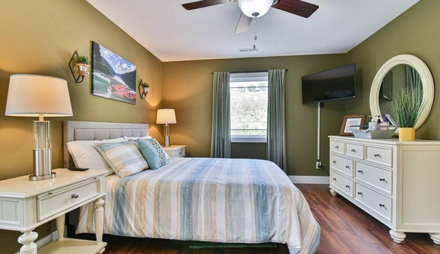 Asheville Delight: Chic Home, Prime Spot, Pets OK