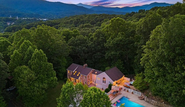 Asheville Luxury Smoky Mountain Cabin With Hot Tub
