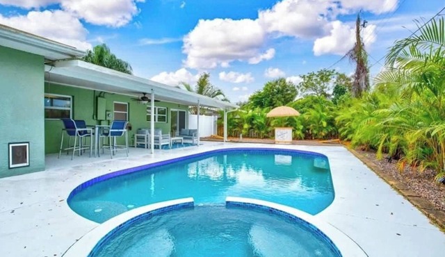 Backyard Oasis, Htd Pool/Hot Tub, Beaches, No Fees