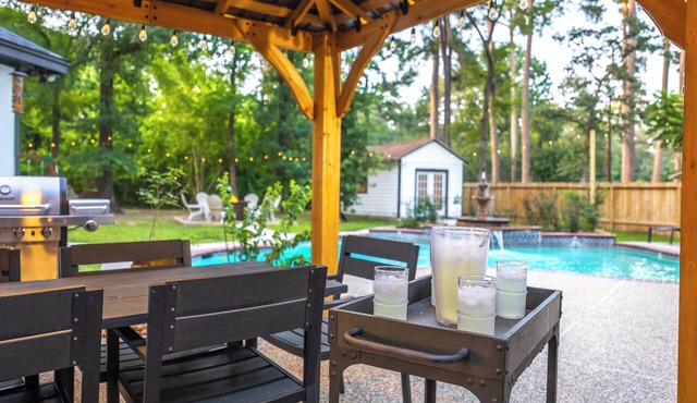Backyard Oasis in North Houston with Pool/Hot Tub/Firepit/Playroom