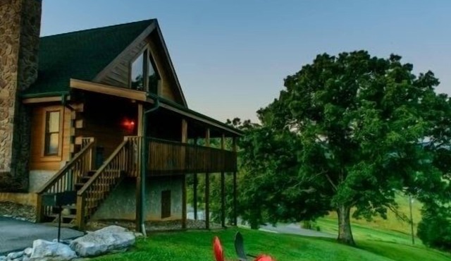 Beautiful 2 bedroom 2 bath clean log cabin.