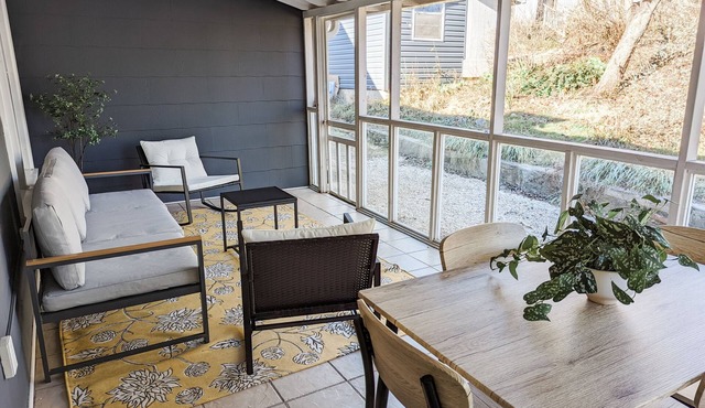 Beautiful 2bd/2ba house in Downtown Marion minutes to Blueridge Pkwy/Lake James