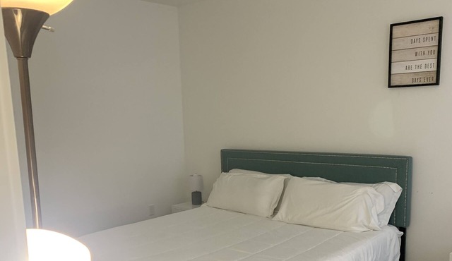Beautiful one bedroom apartment next to highway and close to downtown