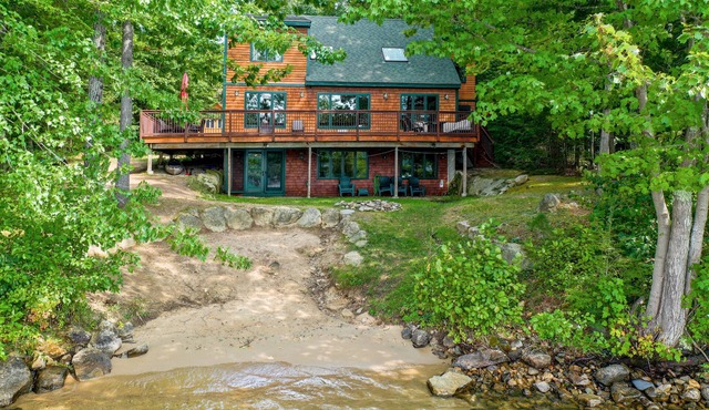 Beautifully Updated Winnipesaukee Lakefront Home Accommodates 12