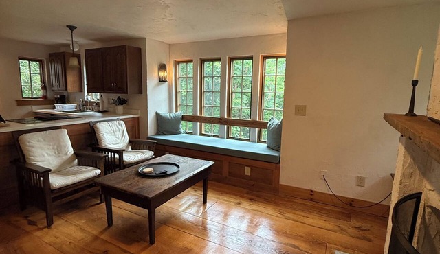 BELMONT RACING WEEK SPECIAL 2 BR cottage in Shushan New York 300 PER NIGHT,