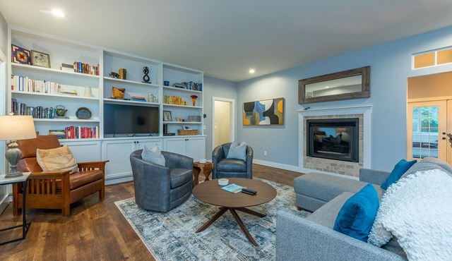 Blueberry Grove | Pet Friendly Blueberry Farm Walking Distance to Town!