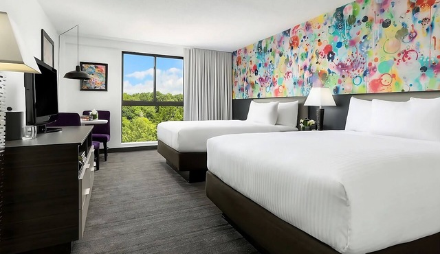 Boston Getaway! Short Drive to Fenway Park, TD Garden, New England Aquarium!