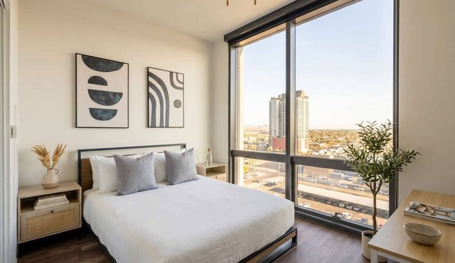 Boulevard Stays Studio Retreat Pool & Gym Included 1