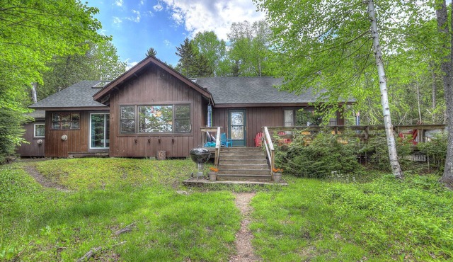 🐾Boyd - Rustic, spacious, dog friendly home on Mooselookmeguntic Lake