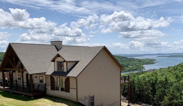 Brand New 8 Bed/8.5 Bath Lodge with Lakeview on Indian Point