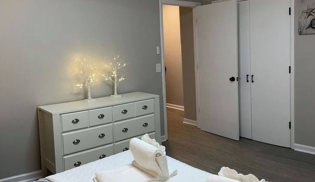 Bright 2BR Townhome Pool & Beach Minutes Away
