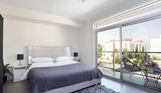 Bright and Comfy Studio in Downtown Pasadena
