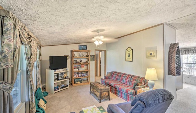 Bright Steinhatchee Home: Proximity to Ocean!