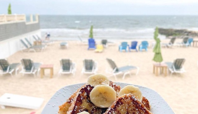 By the Sea Guests Bed & Breakfast & Suites