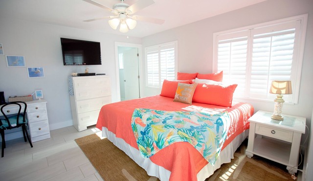 Casa Playa, 3 bdr, Walk to the Beach!