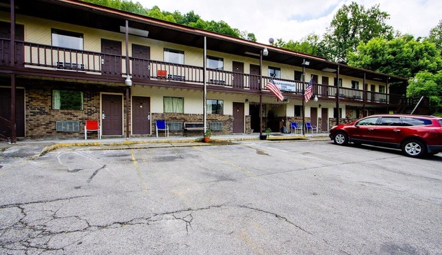 Chapmanville WV|King Bed