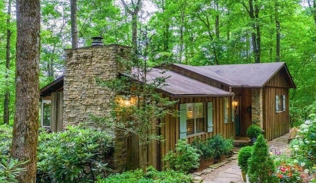 Charming 3/2.5 Cottage in Mirror Lake Near Downtown!