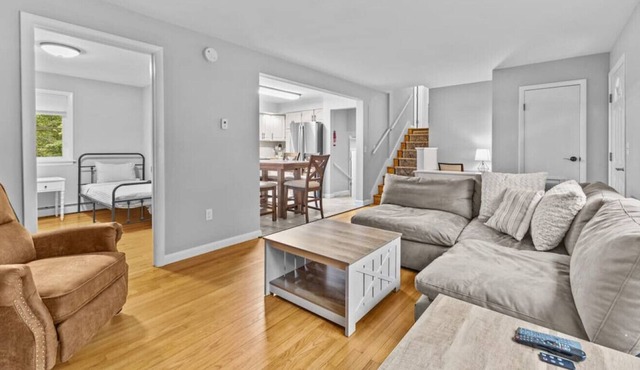 Charming 5BR Home, So Burlington