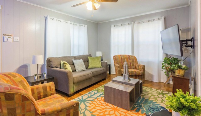 Charming Bungalow with Keyless Entry