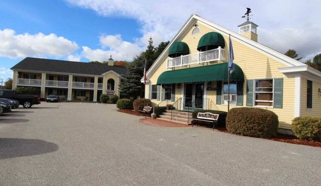 Charming condo in beautiful Ogunquit with Pool and Free shuttle!