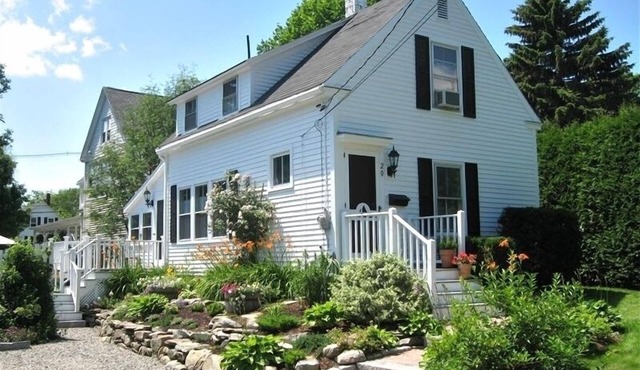 Charming Cottage a Stroll to Camden Harbor-June 19-27 just opened up!