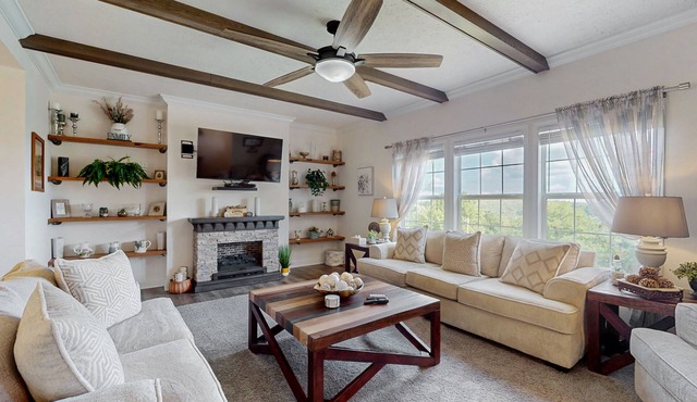 Charming Newland Home with Mountain and Valley Views, Full Kitchen and Wifi