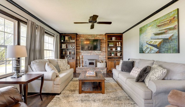 Charming Shell Knob Home: 16 Mi to Dogwood Canyon!