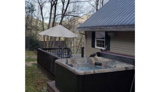 Chestnut Retreat in Mtn City/2 Bdrm, 2 BA, Hot Tub, Game Room, Fire Pit