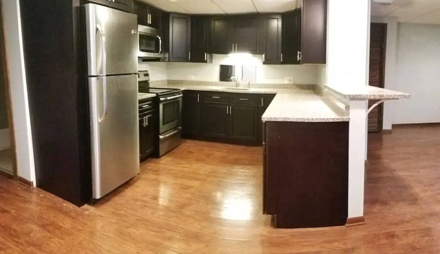 Chic 2-bedroom in center of Lincoln Park/Depaul/Wrigley + Parking