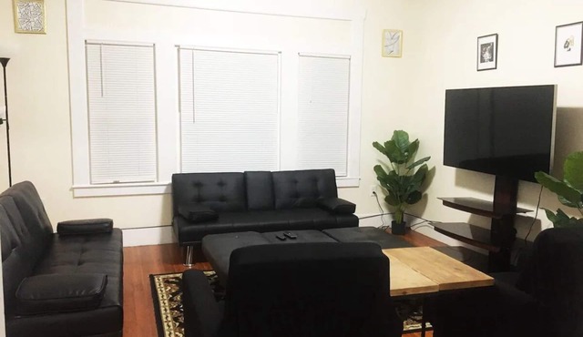 Chic & Serene 4 Bed Apt w/Wi-Fi