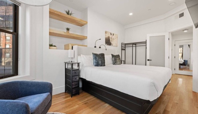 Cityscape 1BR Plus: King + Queen Pull-out | Suite 7