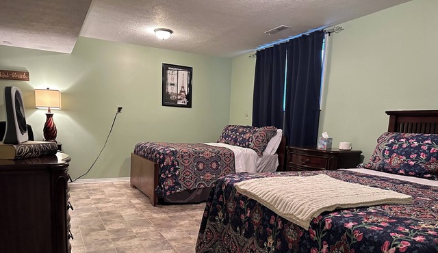 Clean & Cozy Private Basement. Tailored to You! Great Location!
