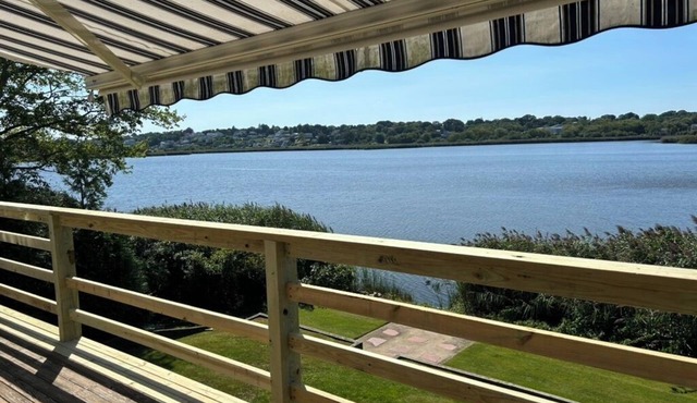 Clean water view 3-BR Waterfront house in Bonnet Shores Narragansett.