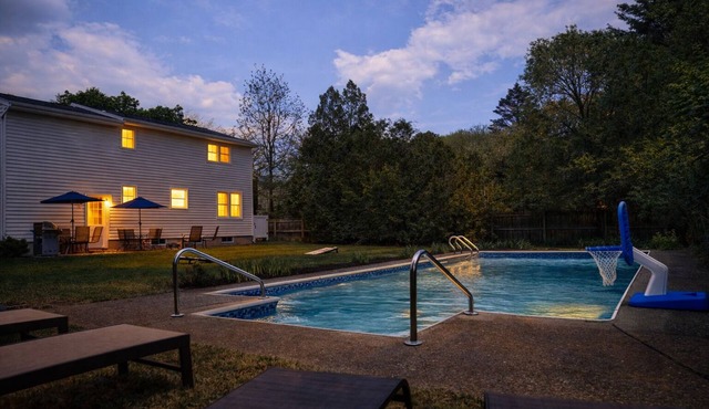 Close to Downtown & Track | Pool | Firepit | Dogs