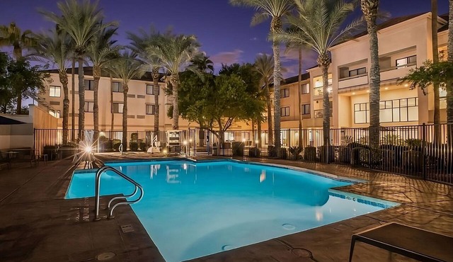 Comfortable Countryside Stay! 3 Relaxing Units, Onsite Pool, Paw-friendly too!