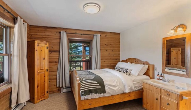 Comfortable private queen room in the True North Adventure Lodge. Includes a queen bed, private ensuite bathroom, and access to shared amenities like the kitchen, great room, and hot tub. Great for couples or solo travelers.