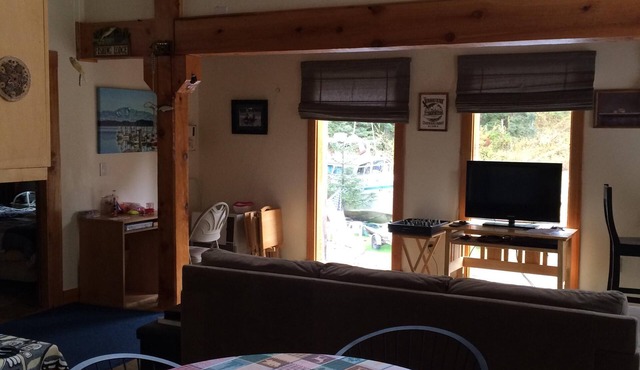Comfy, Quiet, Furnished Tastefully! Great For Fishing Clients And Vacationers.