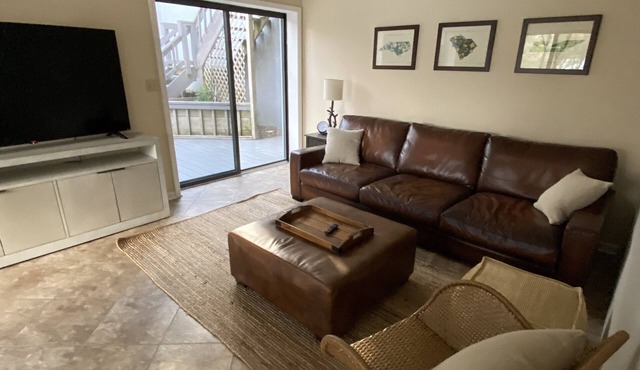 Connestee Falls Lake Front with Hot Tub, Family Friendly, Mountain living!
