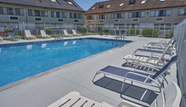 Convenient Falmouth Stay – Walk to Beaches, Ferry & Downtown Shops