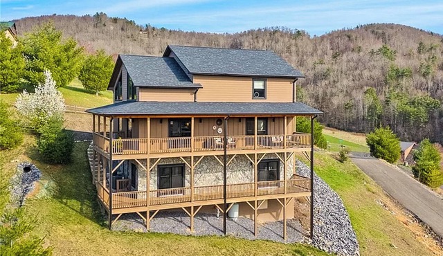 Cool Mtn Getaways Start Here - 5BR/3.5BA w/Hot Tub, Mtn Views, Near Boone