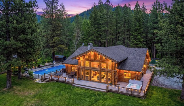 Cornerstone- Family Friendly - Game Room - Outdoor Pool - Hot Tub-Expansive Lawn