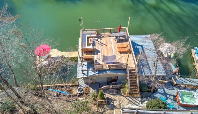 Cottage AND Tiny House on Lake Pontoon Available
