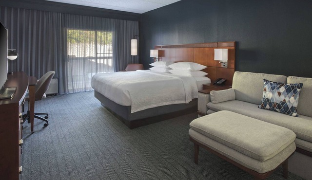 Courtyard by Marriott Norwalk