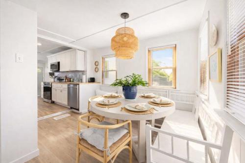 Cozy 2BR Home Near Downtown w Backyard & Parking