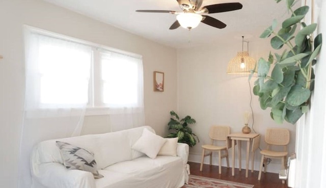 Cozy Boho Bungalo w. Full Bath & King Bed
