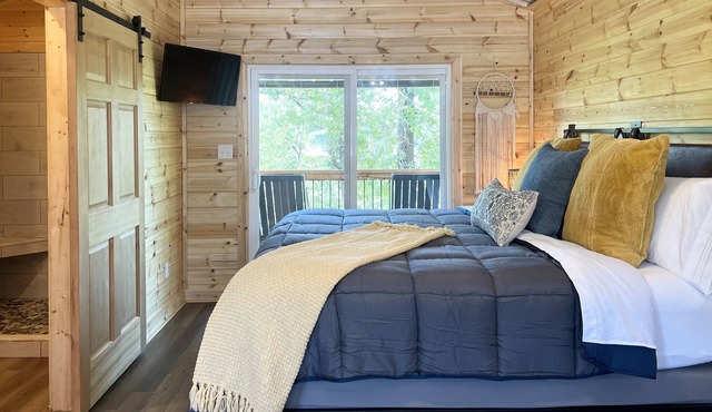 Cozy Cabin 4 - A Romantic Forest Retreat
