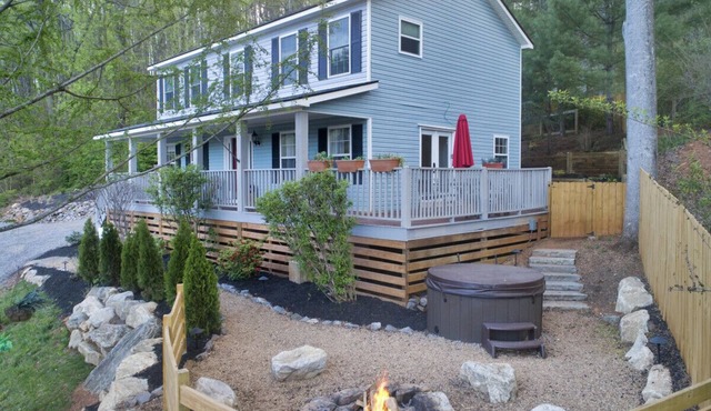 Cozy Cabin Mountain Views Asheville Black Mtn Fire Pit and Hot Tub