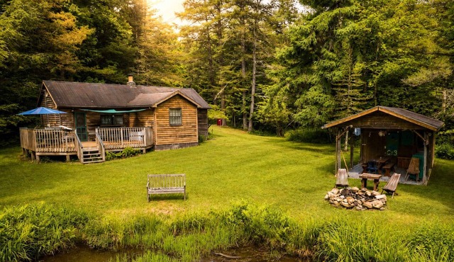 Cozy Cabin w/Pavilion, Deck, Fireplace & FirePit