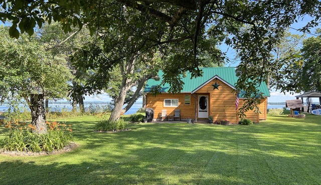 Cozy cabin with panoramic lake views, quiet area, perfect for the family!