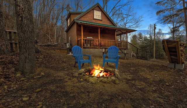 Cozy Couples Cabin near Red River Gorge and Hollerwood